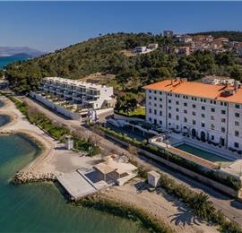 Selection of 5 bedroom seafront villas with heated pool on Ciovo near Trogir, sleeps 10